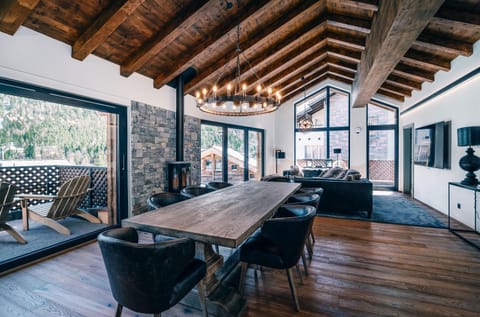 Living room, Dining area