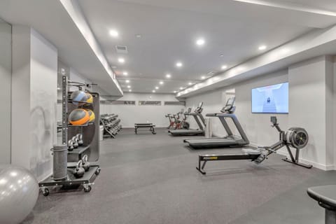 Hyve -Tropical Peach -Walk to Broadway - Pool&Gym! House in The Gulch