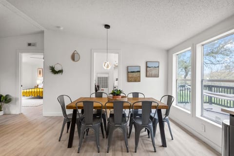 Starlight Horizon 2 Cabins Hot Tub & Pool - Pet-Friendly Texas Hill Country Stay Near Canyon Lake Sleeps 12, Stargazing, Group Getaway Cabin in Canyon Lake