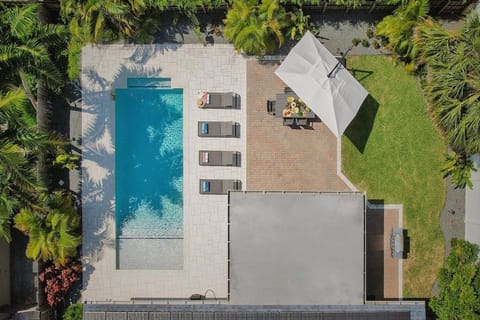 Property building, Day, Bird's eye view, Pool view, Swimming pool, sunbed
