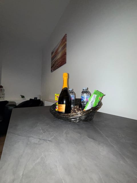 Kitchen or kitchenette, Food and drinks, Drinks