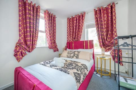 -F9GH- for your most relaxed, Cosy stay, Parking Apartment in Leeds