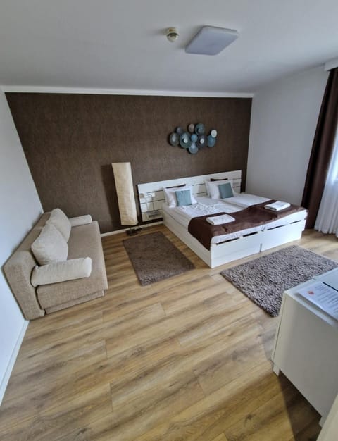 Bed, Photo of the whole room, Seating area, Bedroom