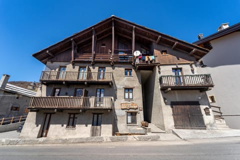 Property building, Balcony/Terrace