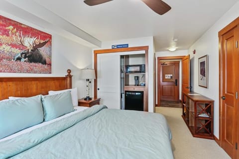 1311B - King Standard Eagle Springs West Hotel Room Hotel in Wasatch County