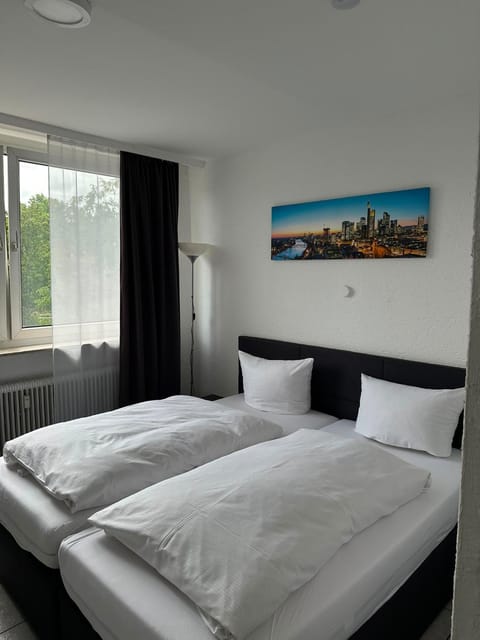 Bedroom, Breakfast