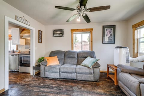 3 Mi to University of Oregon Home with Grill! House in Springfield