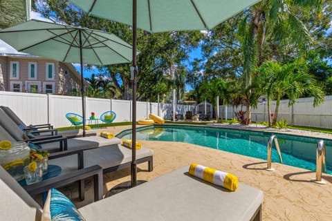 Family Oasis - Pool Hot Tub Games & Near Beach House in Seminole