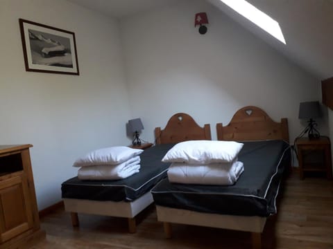 Duplex 8 pers à Super-Besse avec balcon - FR-1-814-44 Apartment in Besse-et-Saint-Anastaise