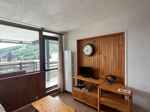 Appartement 2 pièces au cœur de la station - FR-1-814-65 Apartment in Besse-et-Saint-Anastaise