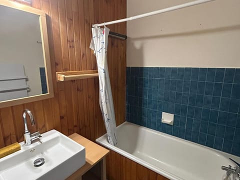 Appartement 2 pièces au cœur de la station - FR-1-814-65 Apartment in Besse-et-Saint-Anastaise