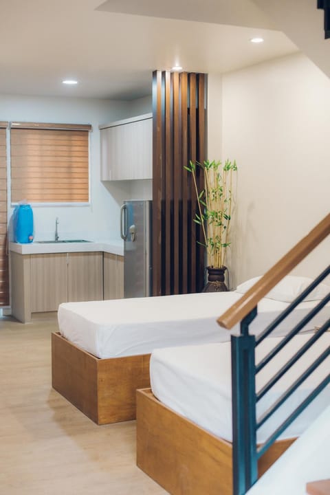 Bed, Kitchen or kitchenette
