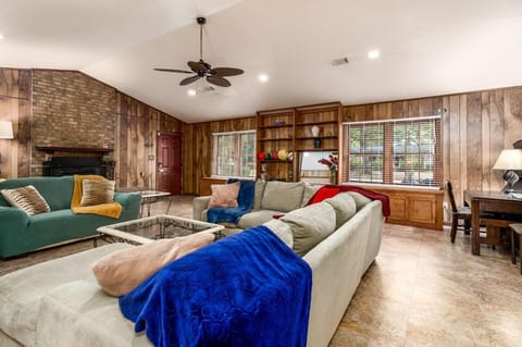 Living room, Seating area, fireplace