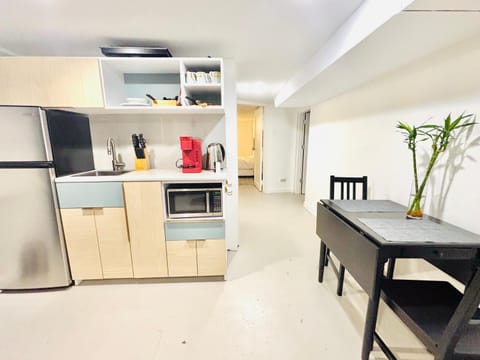 Private Suite With Spacious Yard House in Vancouver