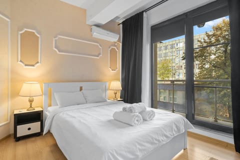 Bed, Bedroom, air conditioner