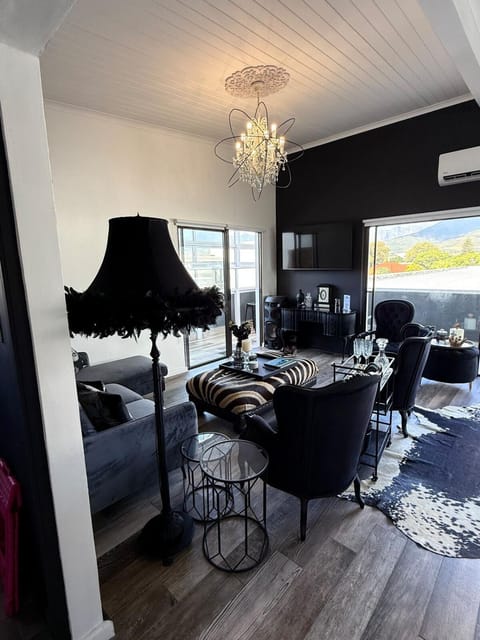 Dior Maison de Reve- Private Penthouse Apartment in Stellenbosch
