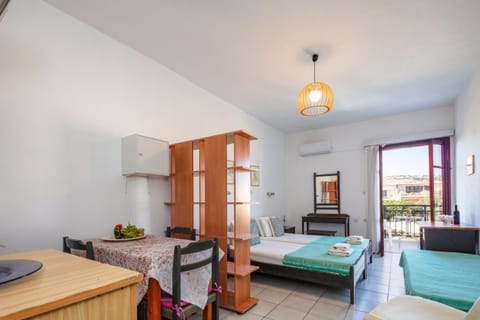 Old town studio with balcony, Marylee's studios #3 Apartment hotel in Rethymno