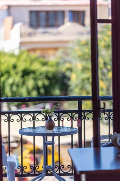 Old town studio with balcony, Marylee's studios #3 Apartment hotel in Rethymno