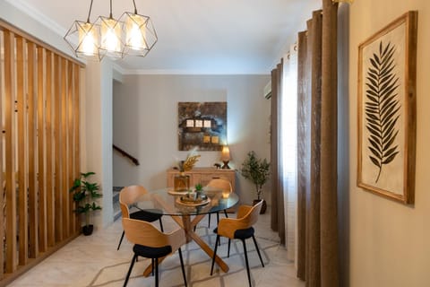 Decorative detail, Seating area, Dining area