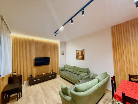 Communal lounge/ TV room, TV and multimedia, Living room, Seating area, Evening entertainment