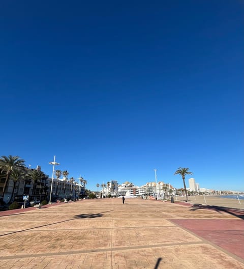 Day, Neighbourhood, Natural landscape, Street view, Location