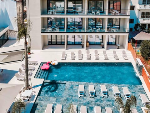 Property building, Restaurant/places to eat, Swimming pool, Breakfast
