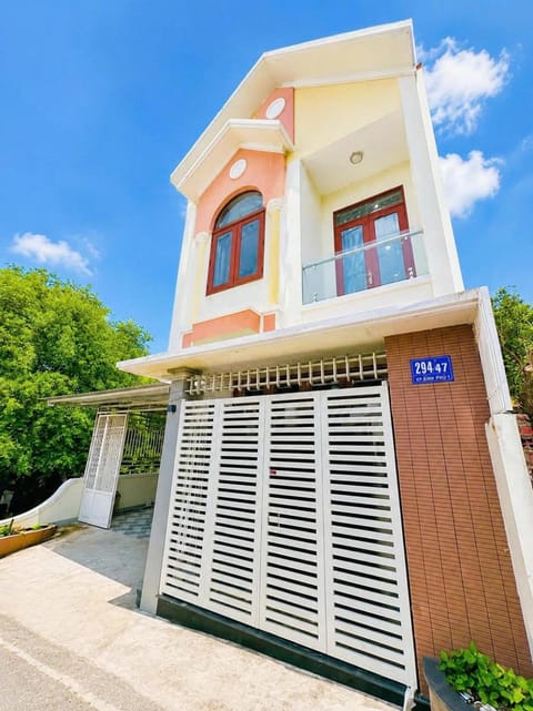 Property building, Day