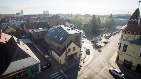 Property building, Day, Neighbourhood, Bird's eye view, City view, Street view, Location, Parking