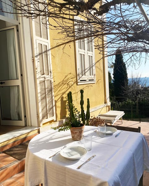 Natural landscape, Garden, View (from property/room), Balcony/Terrace, Dining area, Sea view