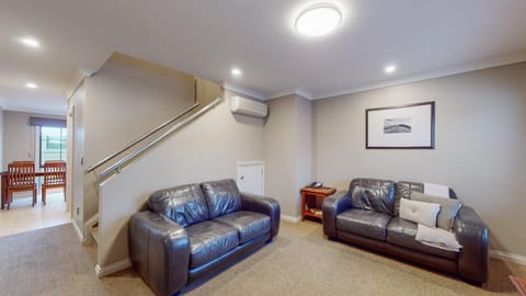 Quantum Lodge Motor Inn Motel in Hamilton