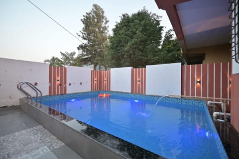 Day, Pool view, Swimming pool, sunbed