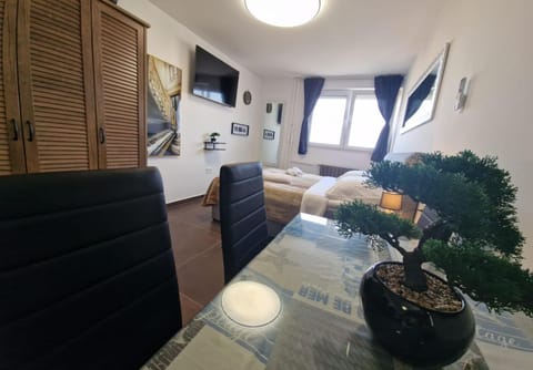 TV and multimedia, Seating area