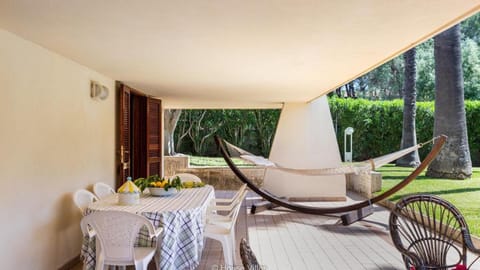 Patio, Dining area, Garden view, sunbed