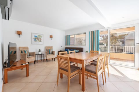 TV and multimedia, View (from property/room), Balcony/Terrace, Living room, Seating area, Dining area