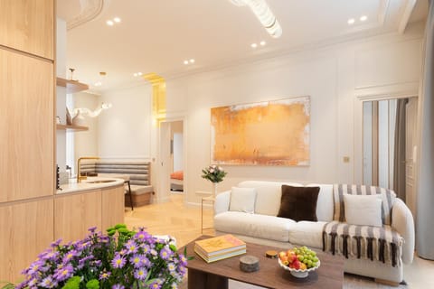 Kitchen or kitchenette, Living room, Seating area, Dining area, stove