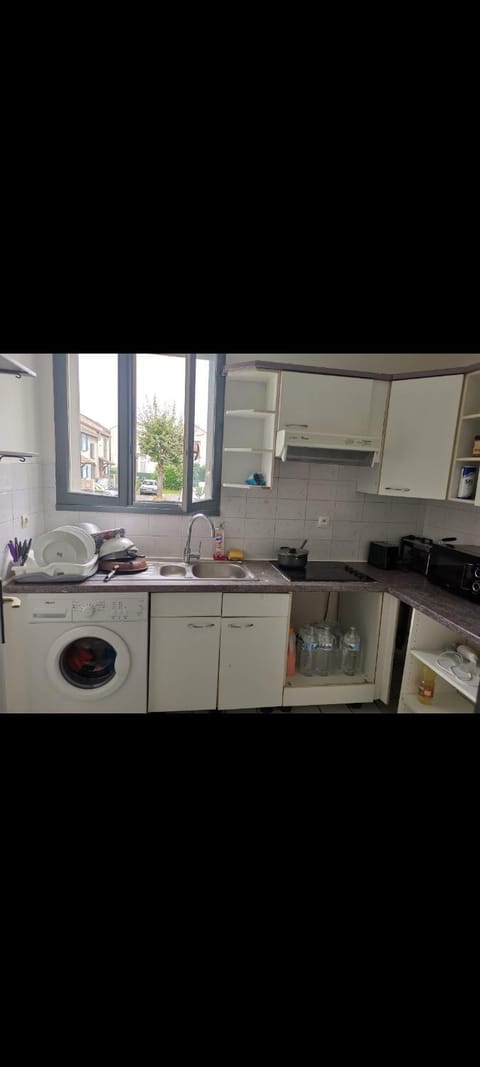 Bel Bedroom Apartment in Cergy