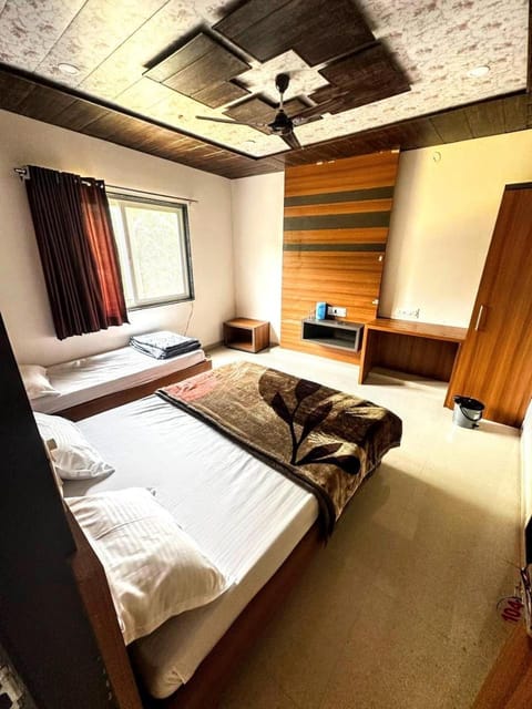 Bed, Photo of the whole room, Bedroom, air conditioner