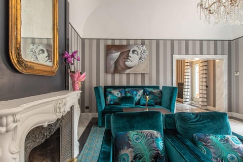 Living room, Seating area