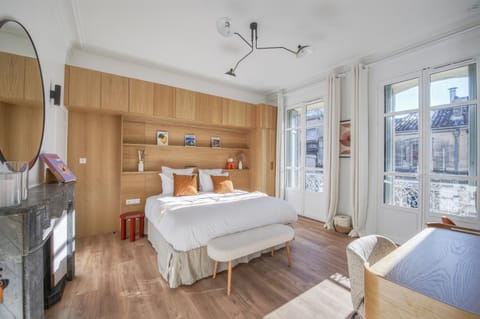 Bed, Photo of the whole room, Bedroom, fireplace