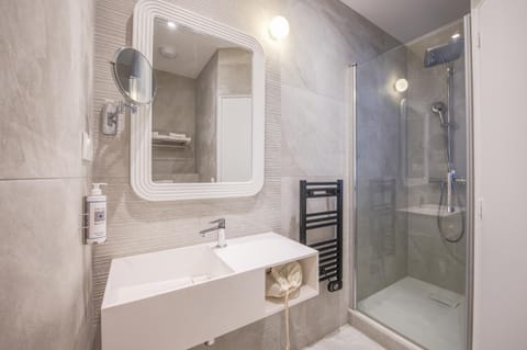 Shower, Toilet, Bathroom, hair dryier