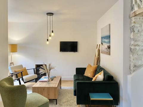 Communal lounge/ TV room, TV and multimedia, Living room, Seating area