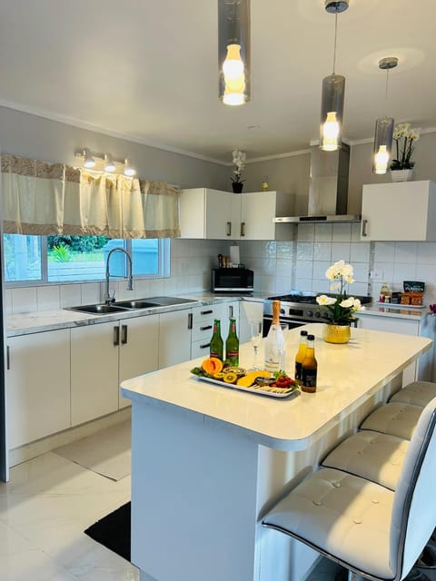 Heimaeva Villa House in Takitumu District