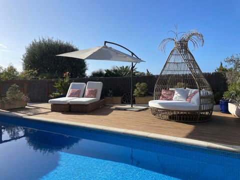 Balcony/Terrace, Swimming pool, sunbed