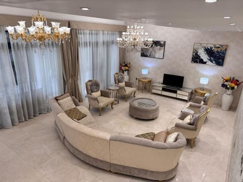 Estatesmen Palm Jumeirah Luxury Family Friendly Villa House in Dubai