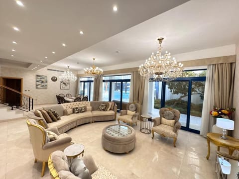 Estatesmen Palm Jumeirah Luxury Family Friendly Villa House in Dubai