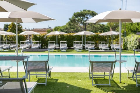 Garden, Pool view, Swimming pool, Swimming pool, sunbed