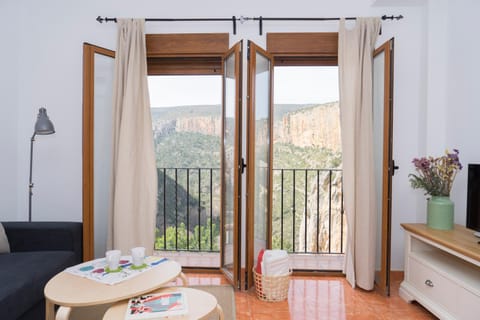 Balcony/Terrace, Mountain view, River view