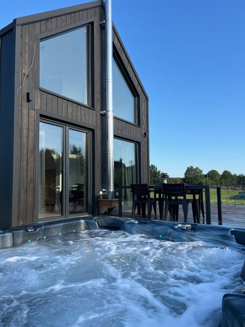 Property building, Hot Tub, Hot Tub