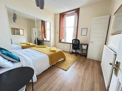 VS-Entire Flat-Central Scotland-Falkirk, Self-Check-in , Pet-friendly with Parking Apartment in Falkirk