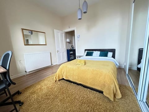 VS-Entire Flat-Central Scotland-Falkirk, Self-Check-in , Pet-friendly with Parking Apartment in Falkirk